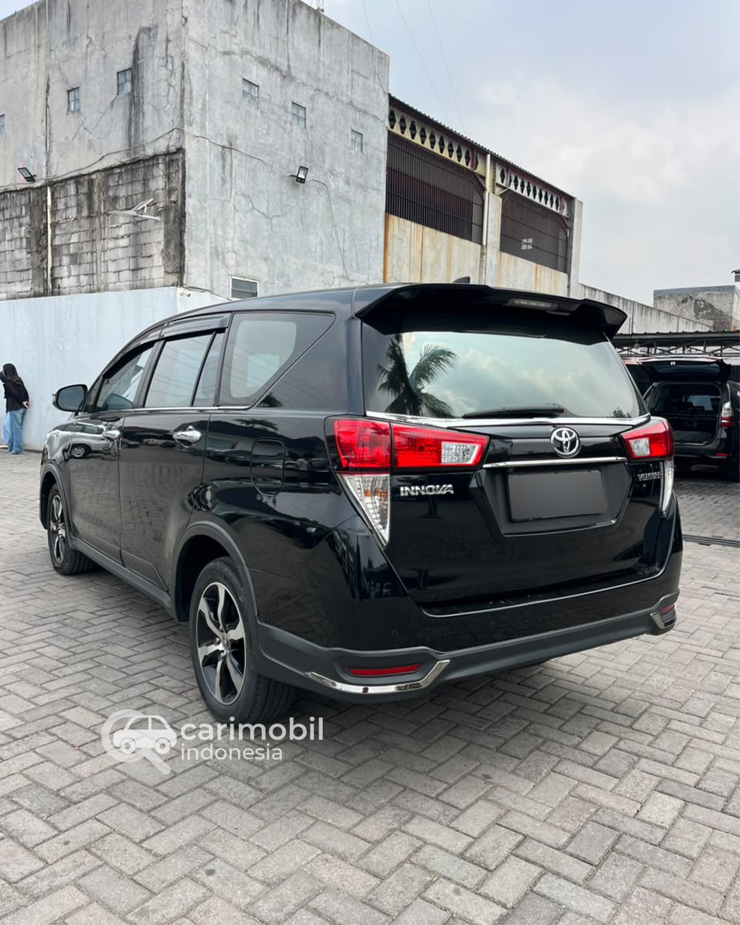 Toyota Innova Venturer 2.4 8